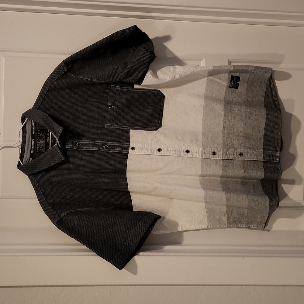 Mens XL Urban District Button Up Shirt